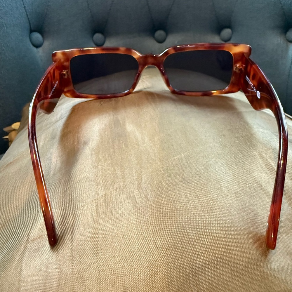Frye And Co. Tortoiseshell Rectangular Sunglasses - image 5